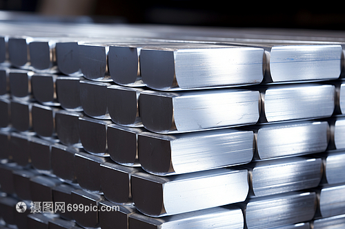 金屬材料在工業(yè)生產(chǎn)中的關(guān)鍵作用與應(yīng)用